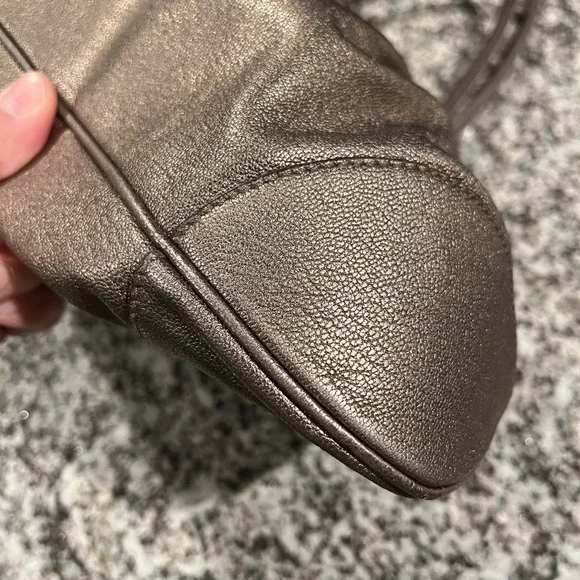 Salvatore Ferragamo Shoulder Bag in Metallic Gold - Picture 5 of 12